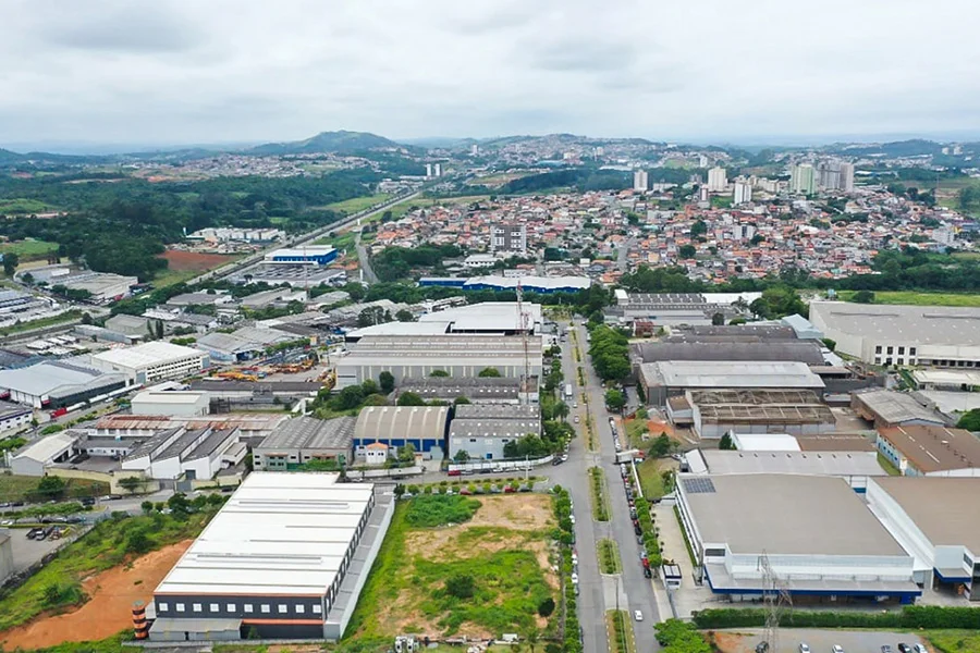 foto aérea do centro industrial de Arujá