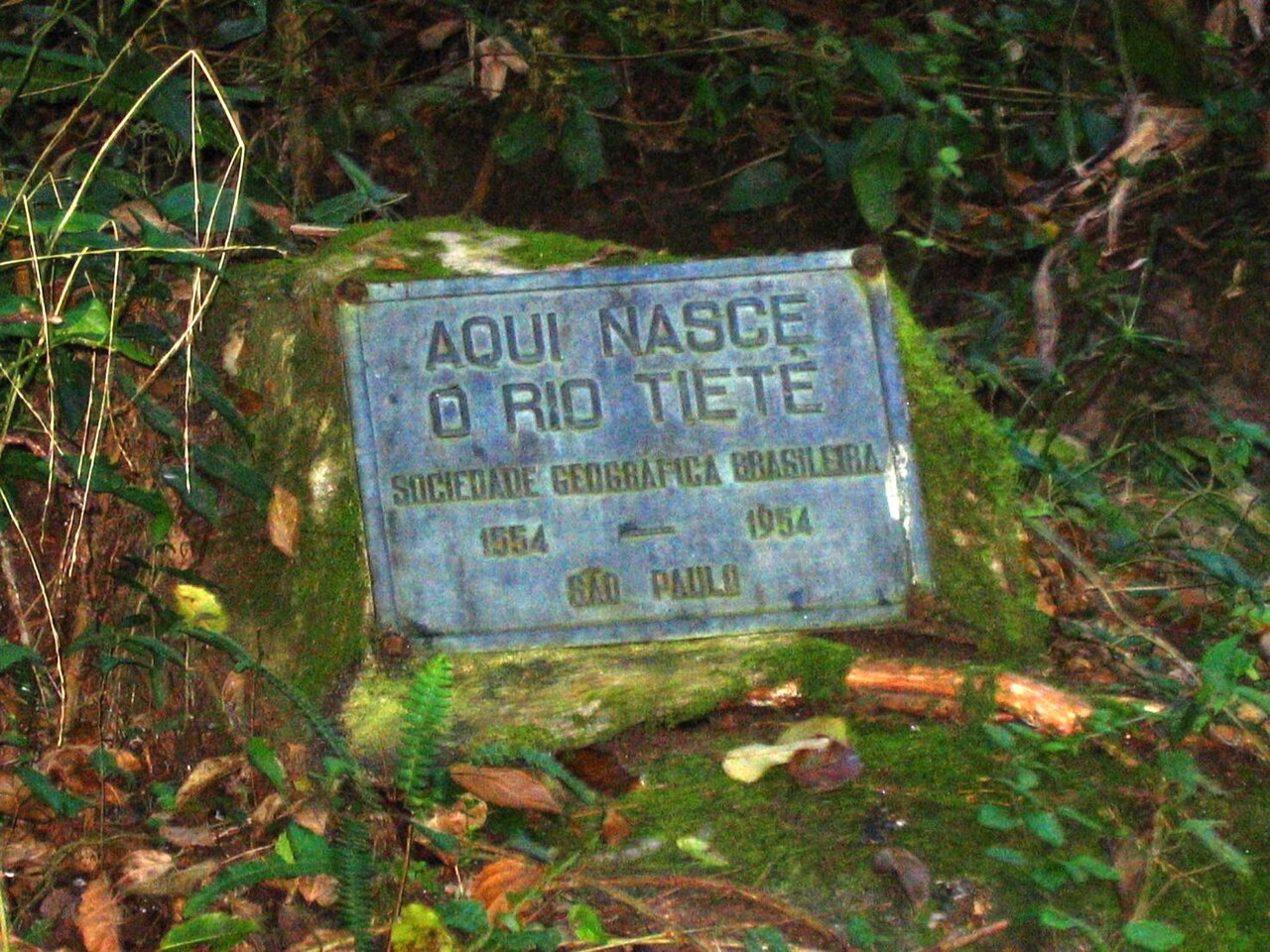 Marco da nascente do Rio Tietê, em Salesópolis